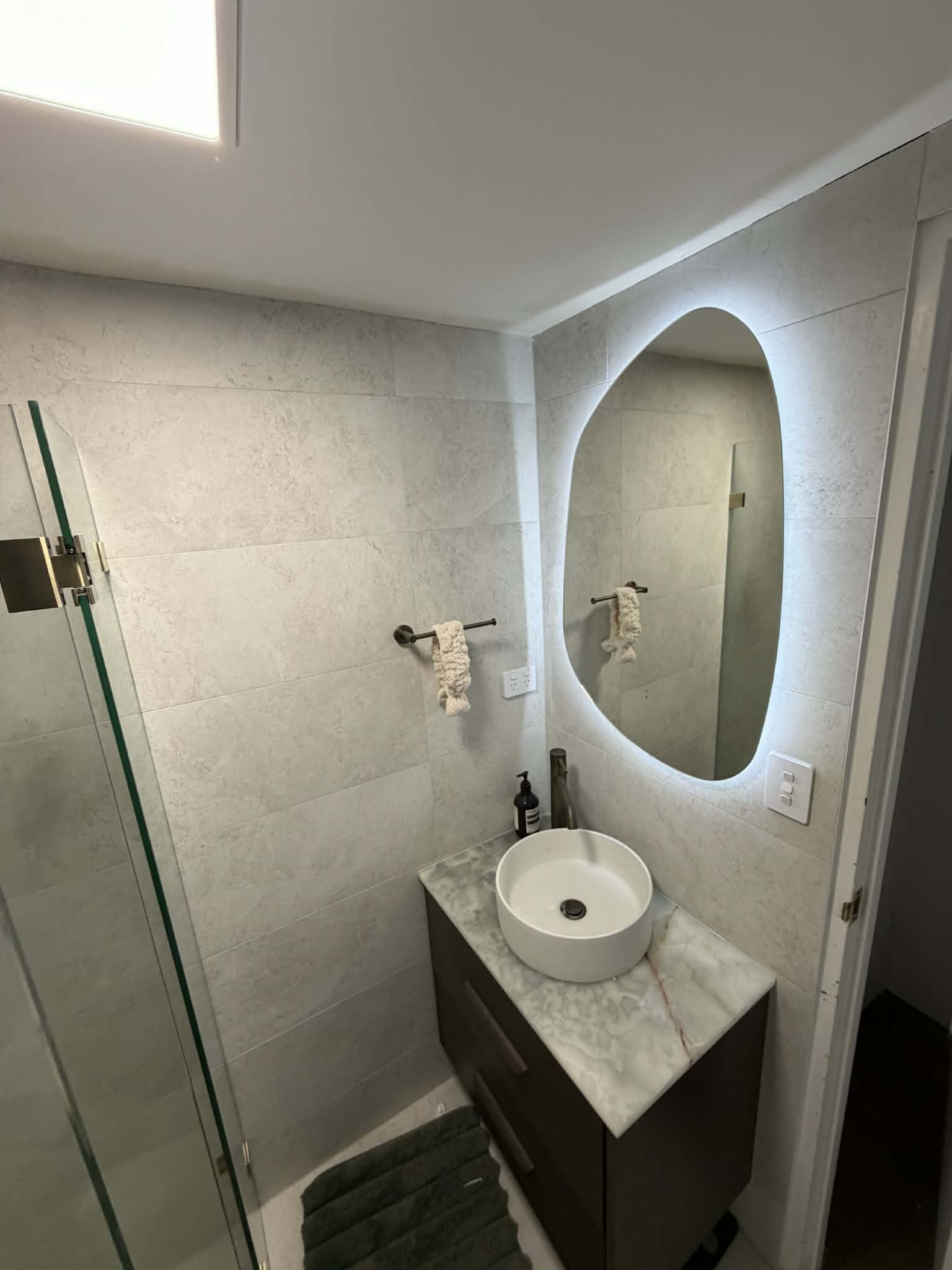 Bathroom vanity