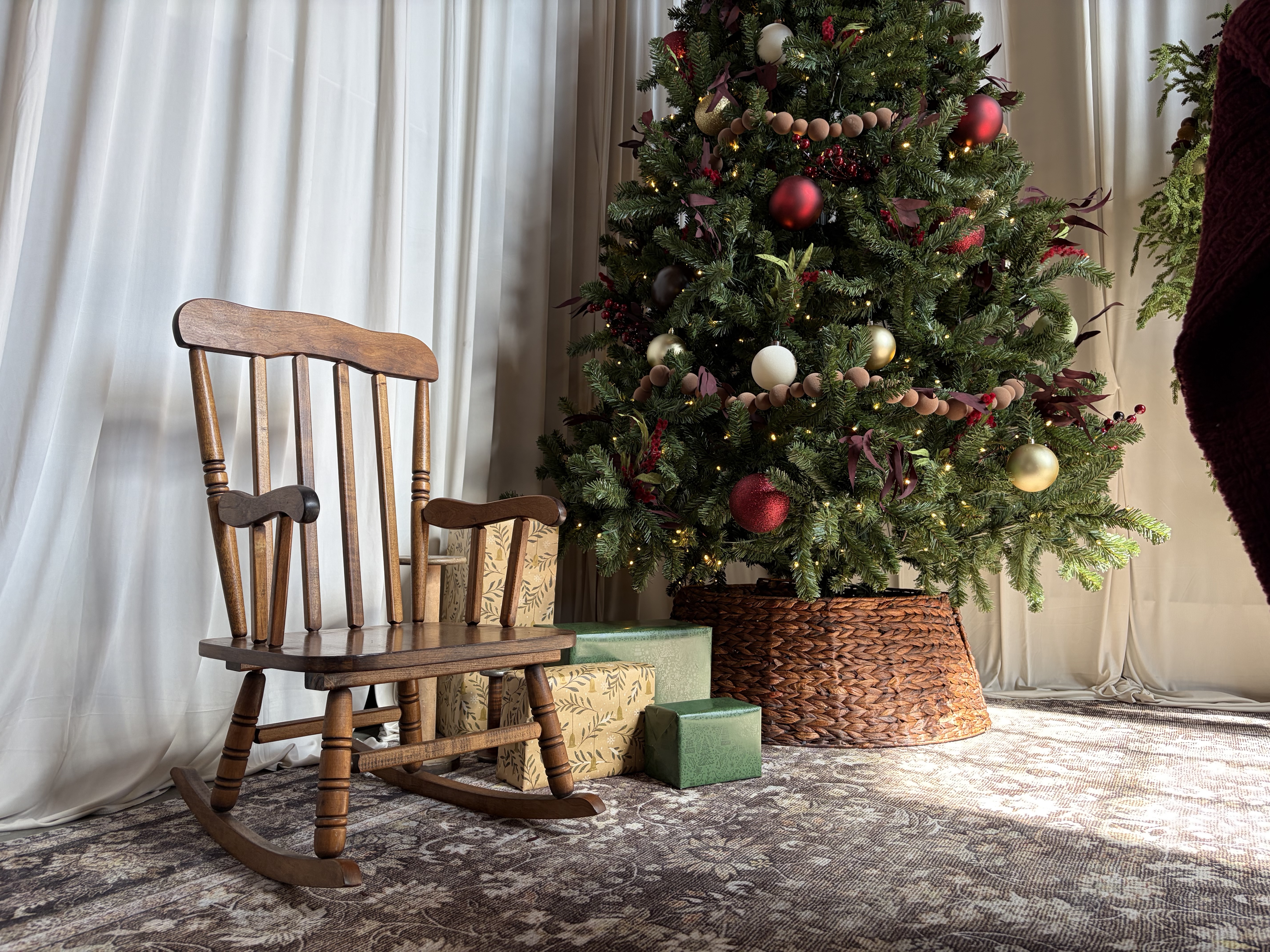 The Alchemy Studios Christmas mini session set, photo 3 of 8