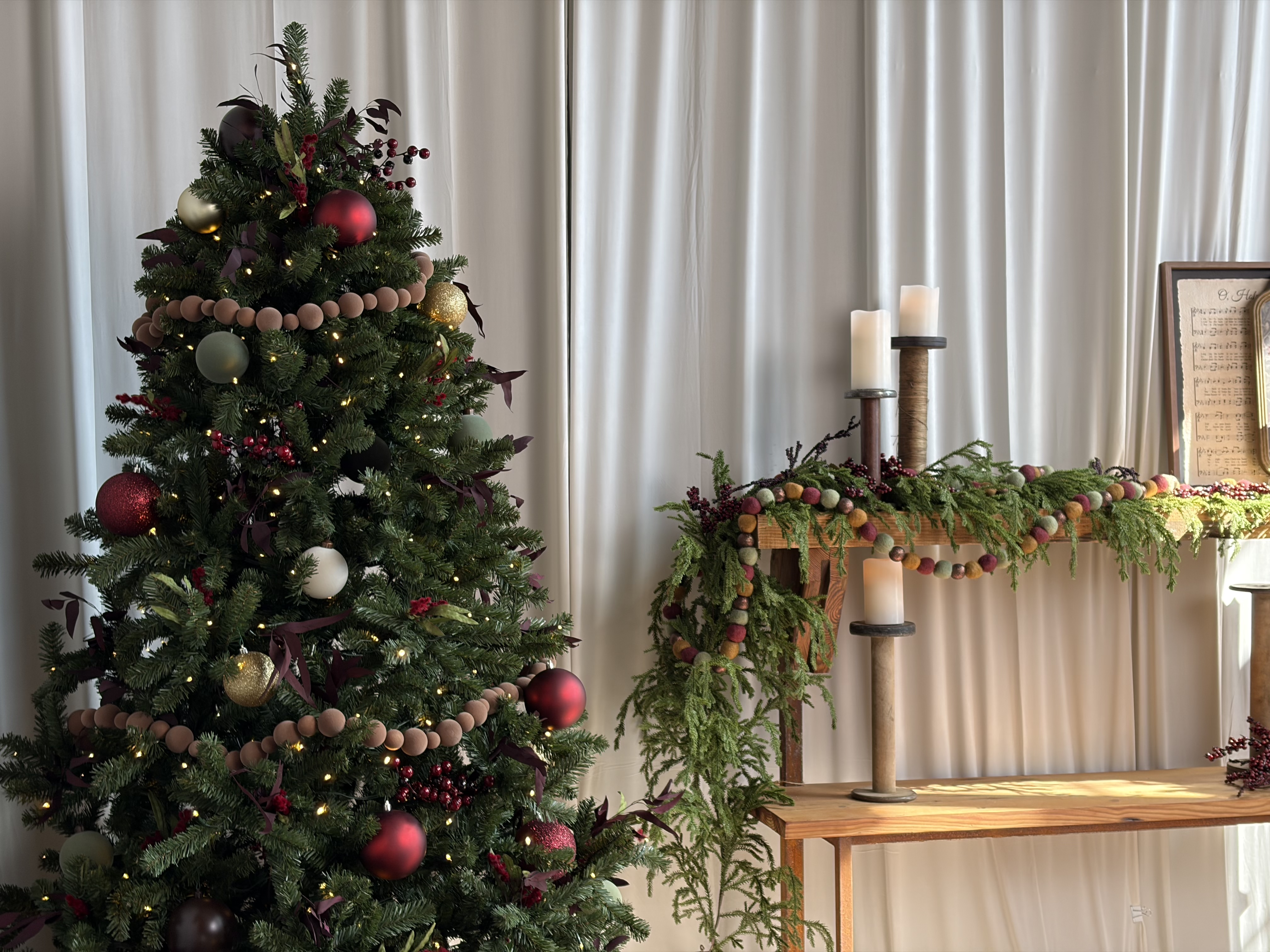 The Alchemy Studios Christmas mini session set, photo 7 of 8