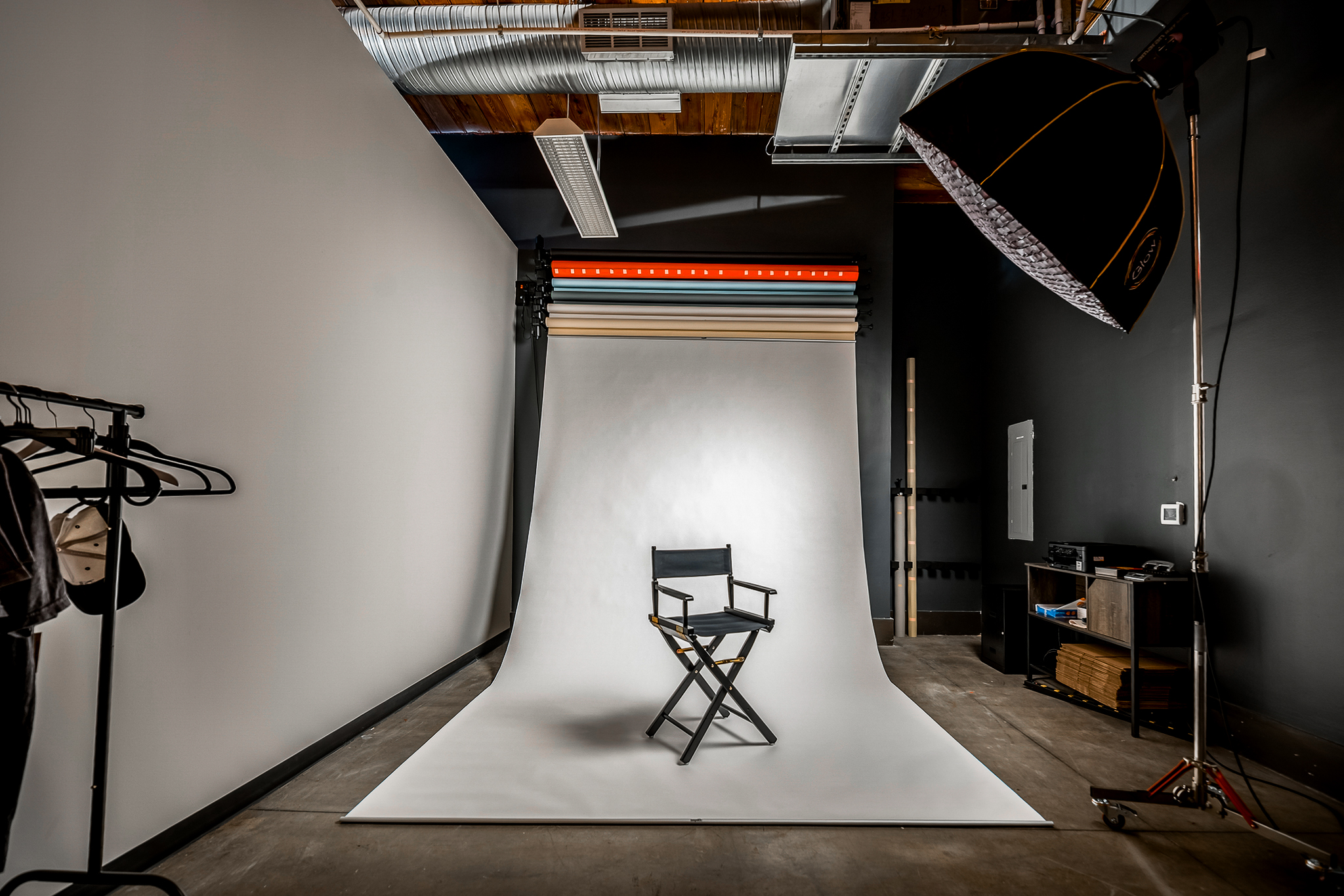 Studio B, the focused room with motorized paper backdrops