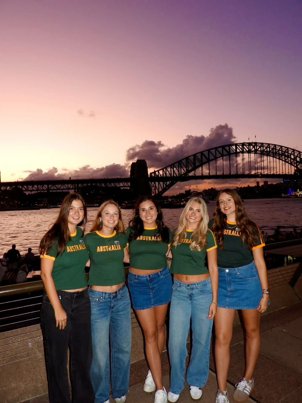 Wanderwork Community vor der Harbour Bridge in Sydney