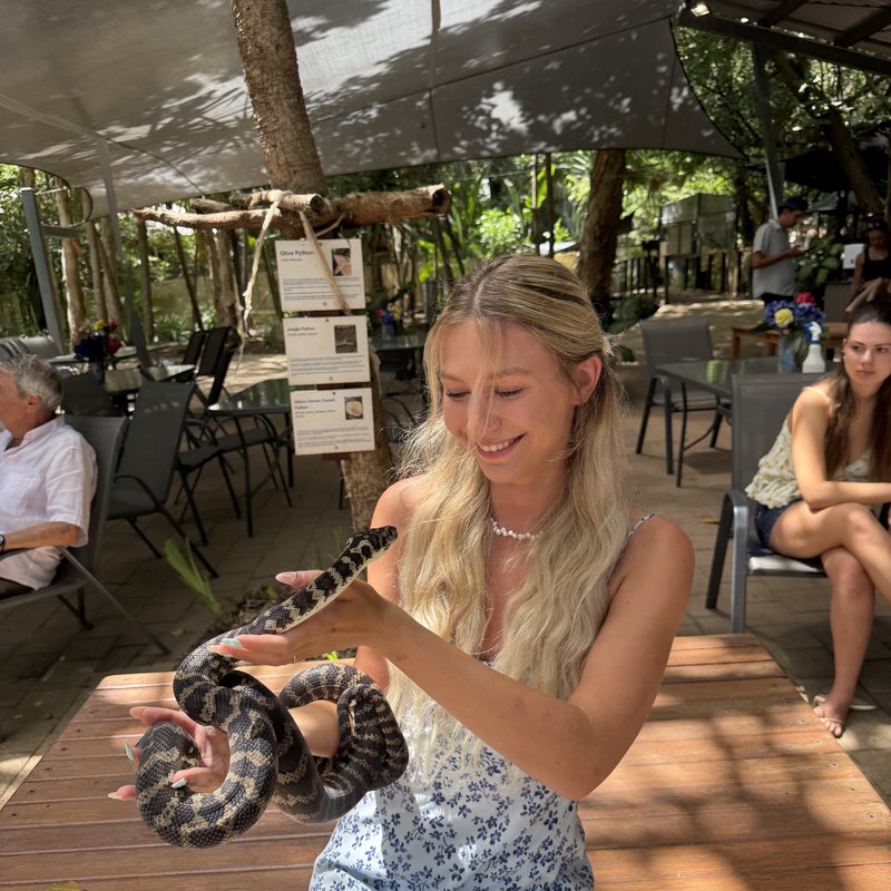 Schlange halten im Wildlife-Park
