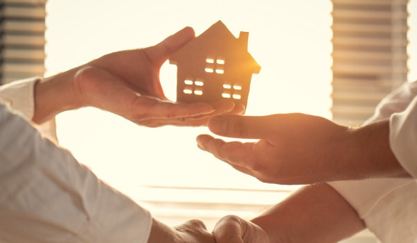 home-renovation-vs-moving-options home-renovation-vs-moving-options