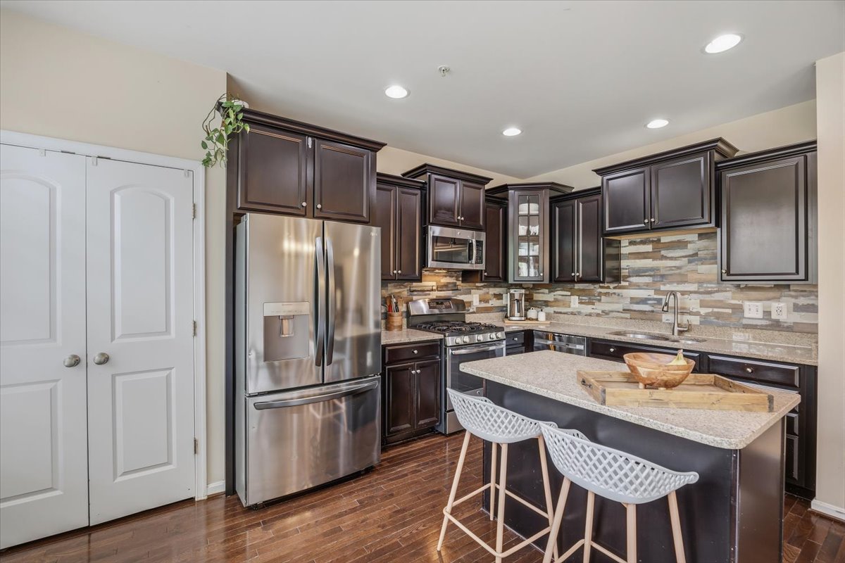 severn-md-townhome-kitchen-open-layout severn-md-townhome-kitchen-open-layout