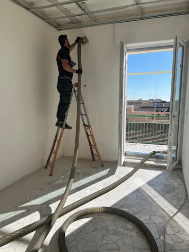 Insufflaggio del materiale isolante con macchinario