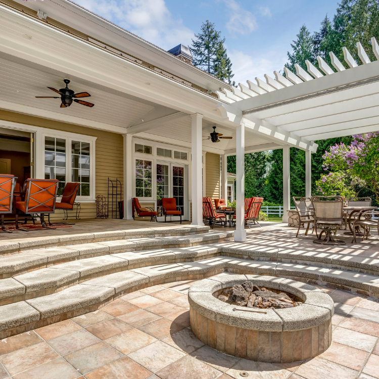 Paver patio with fire pit