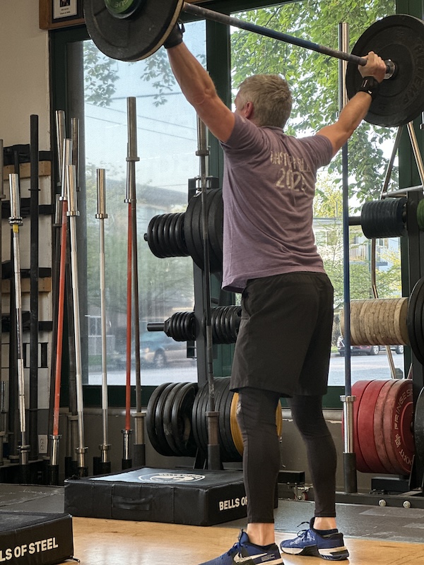 Smash doing a overhead lift