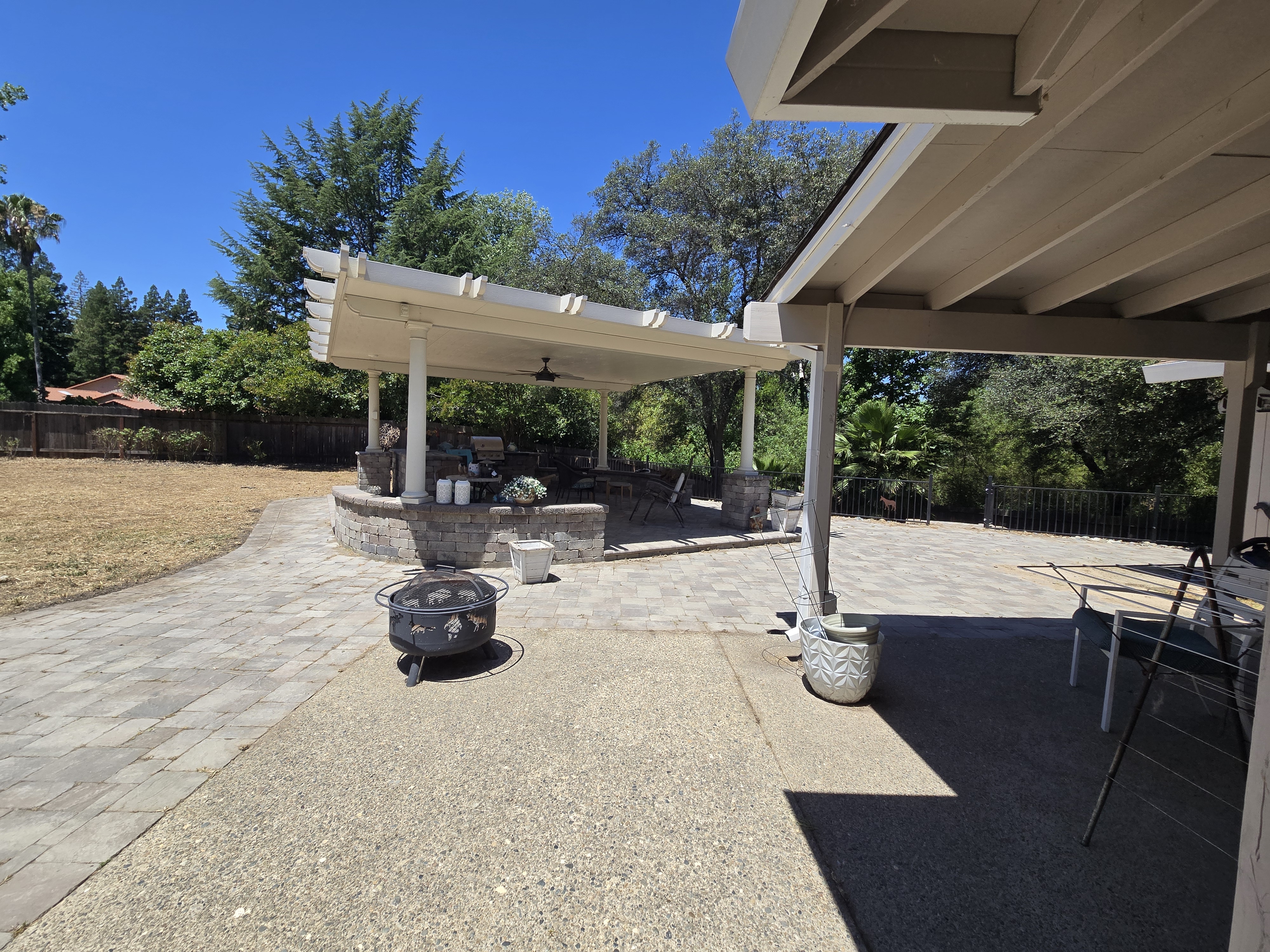 Same Rocklin, CA yard after a GREEN1SCAPE heavy yard cleanup