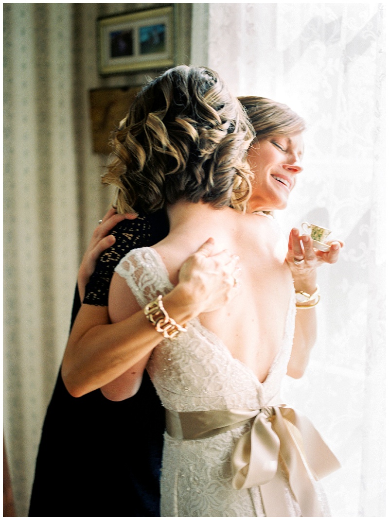 Bride hugging her mother during Greeneville TN wedding