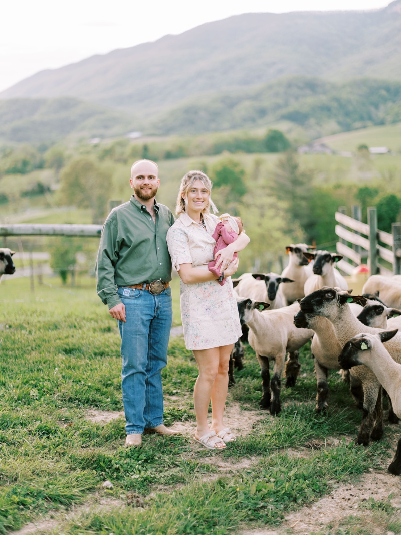 Northeast TN Lifestyle Family Photographer capturing candid laughter between generations