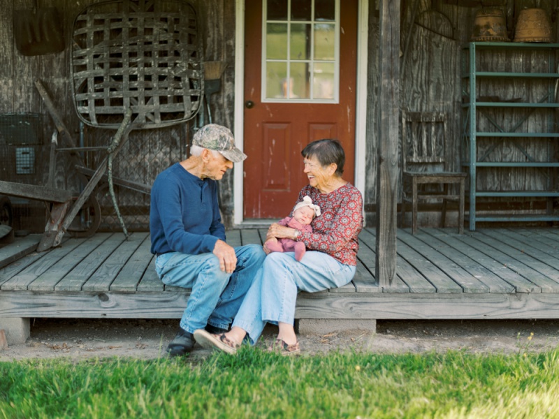 Northeast TN Lifestyle Family Photographer documenting multi generational family outdoors
