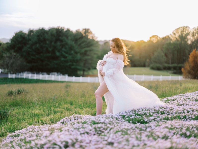 Knoxville maternity pictures soft neutral tones Knoxville maternity pictures soft neutral tones