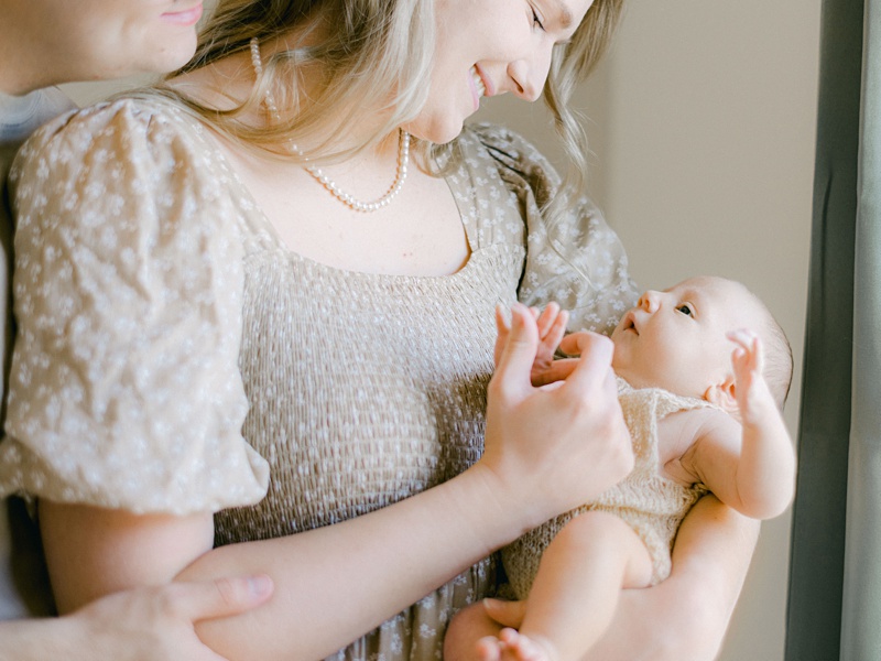 Johnson City TN lifestyle newborn photographer in-home session