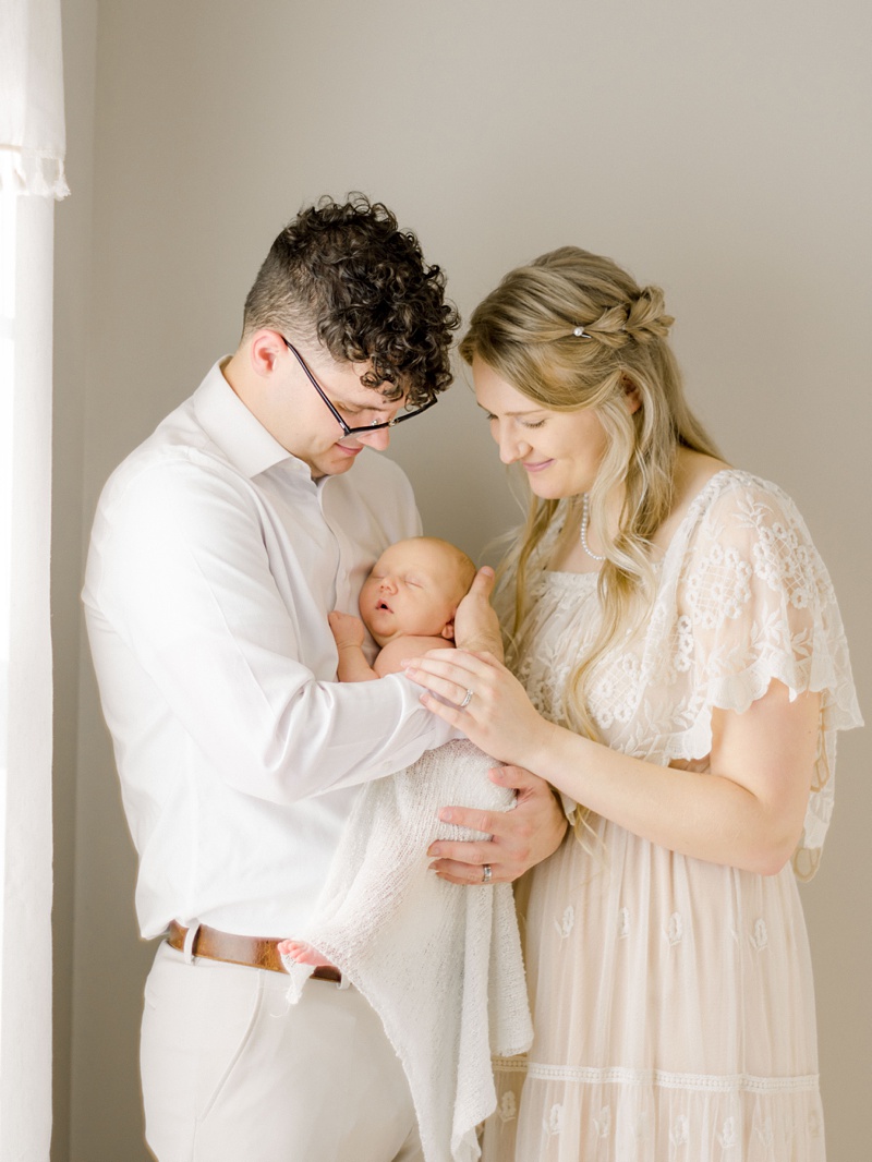 lifestyle newborn photography East Tennessee natural moments