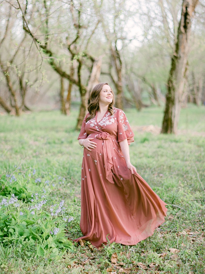 Kingsport maternity session gentle and heartfelt images