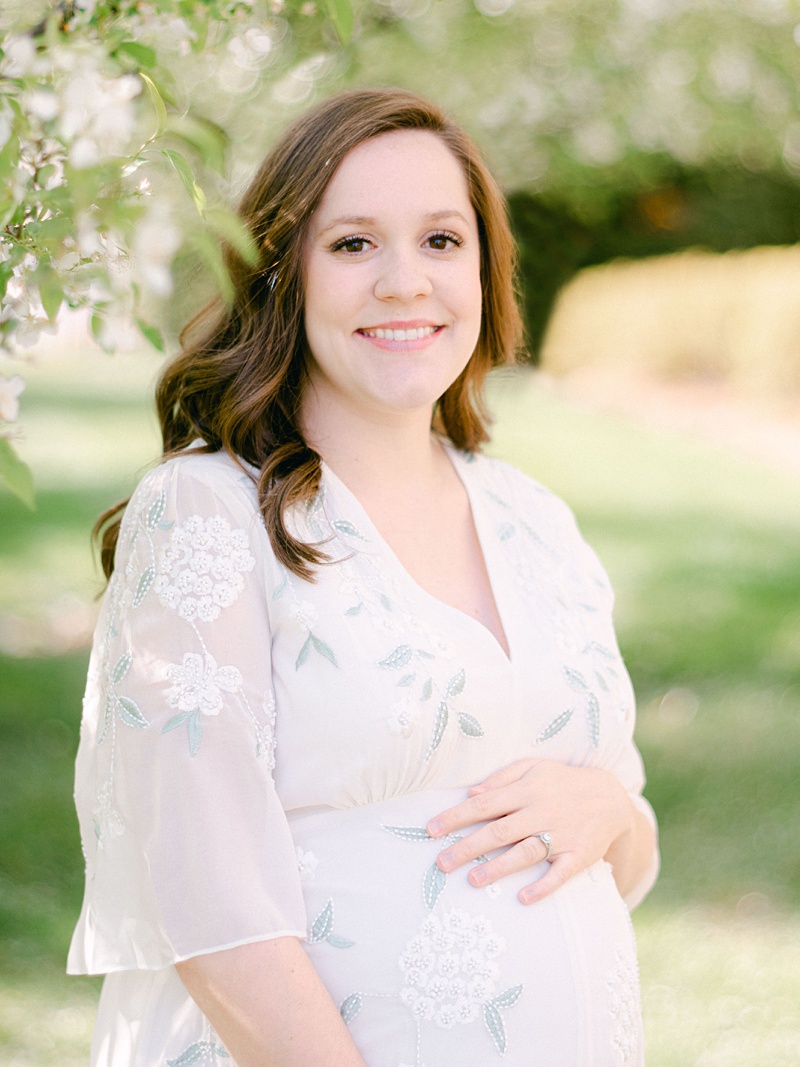 Kingsport maternity portraits celebrating new life