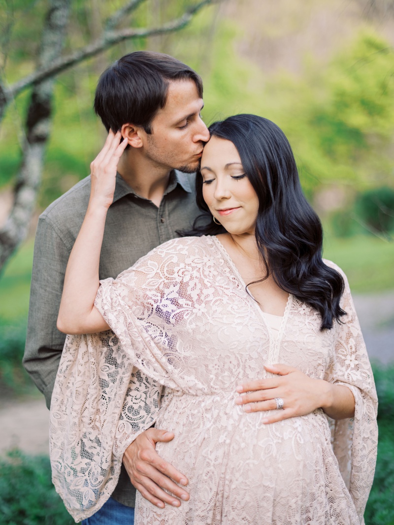 Kingsport TN maternity portraits gentle and heartfelt