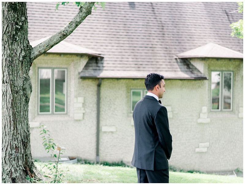groom waiting for first look
