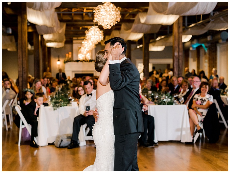 bride and groom first dance in kingsport tn