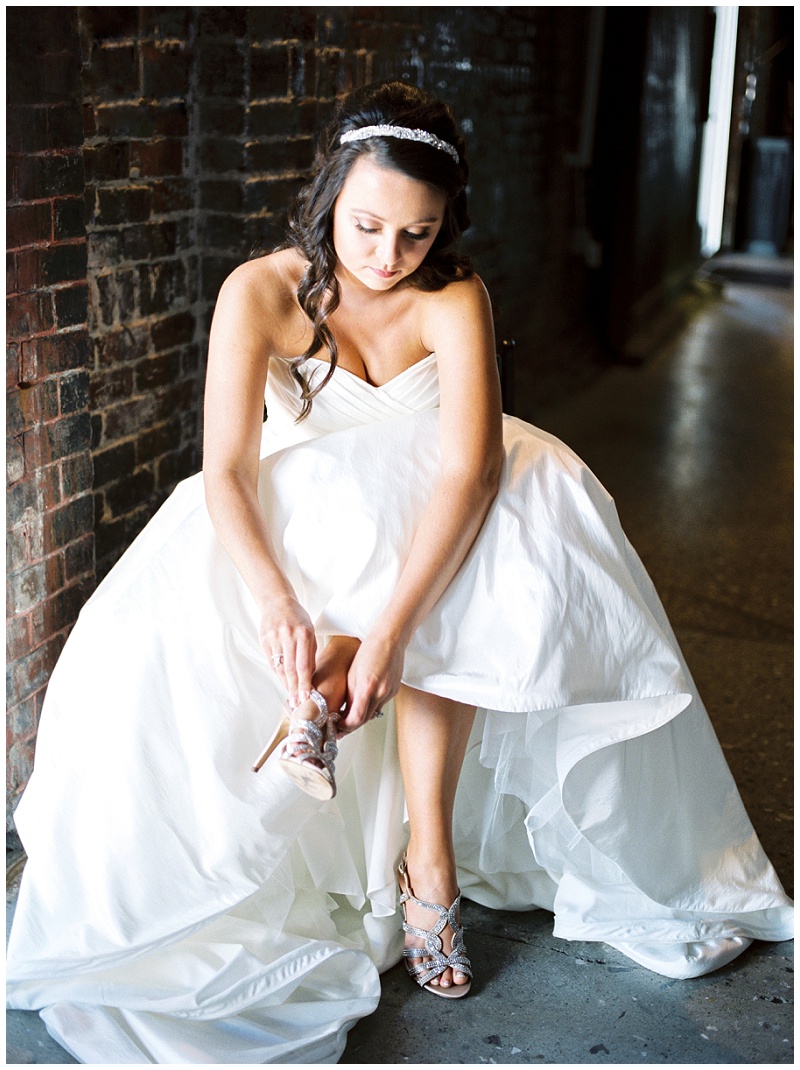 bride getting ready Knoxville TN wedding