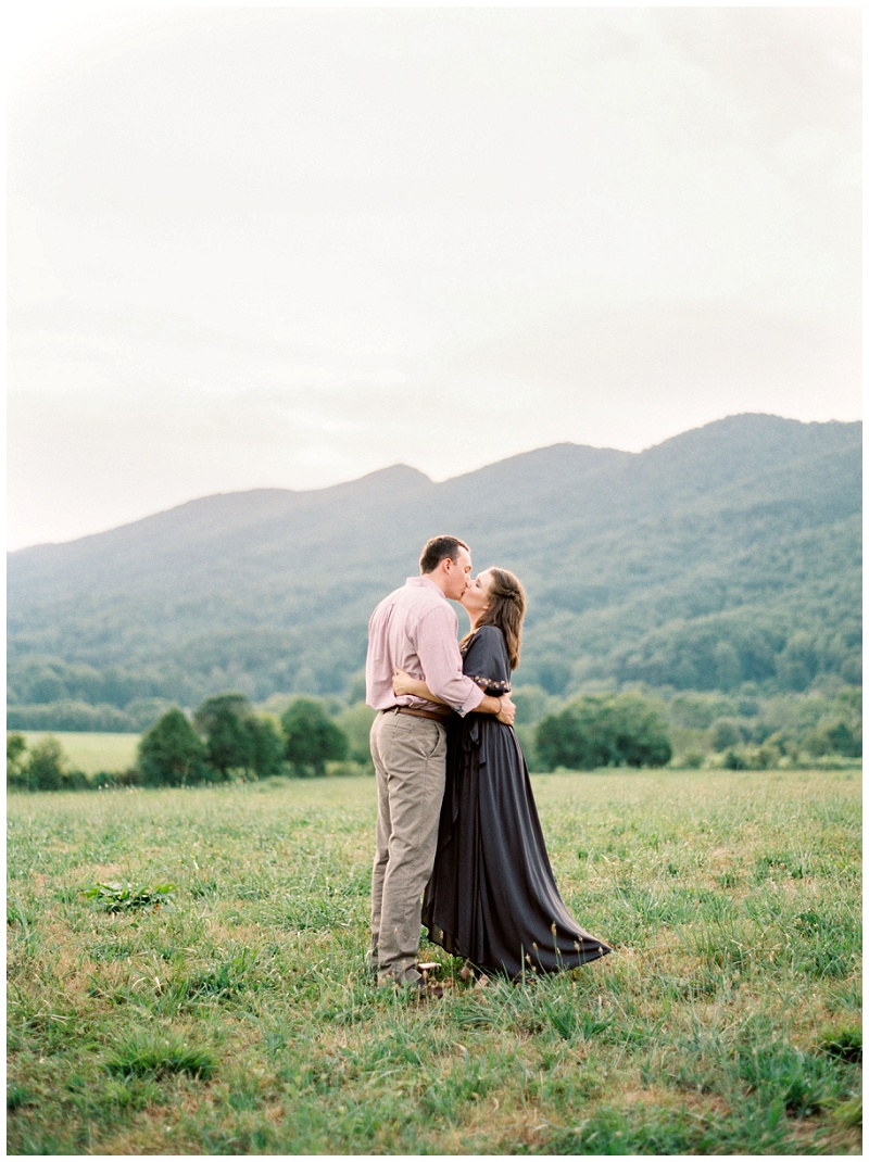 Kingsport TN engagement photographer Alex and Austin in mountains