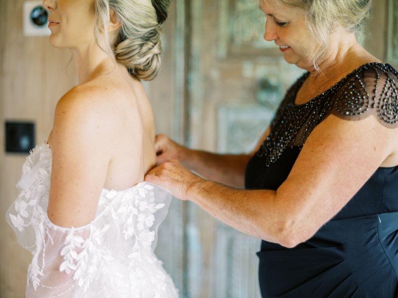bride getting ready Kingsport TN wedding bride getting ready Kingsport TN wedding