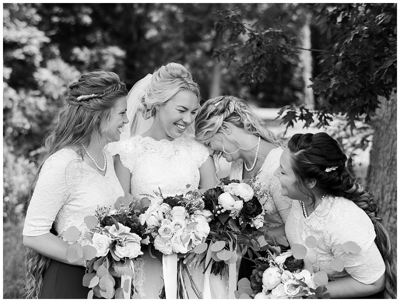 bridesmaids candid laughter TN
