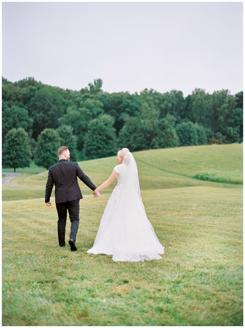 romantic moments bride and groom TN