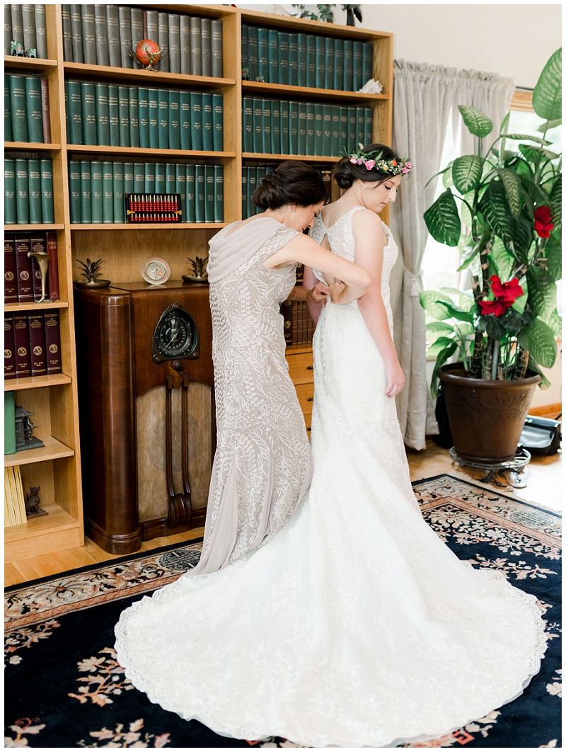 candid getting ready wedding photos East TN