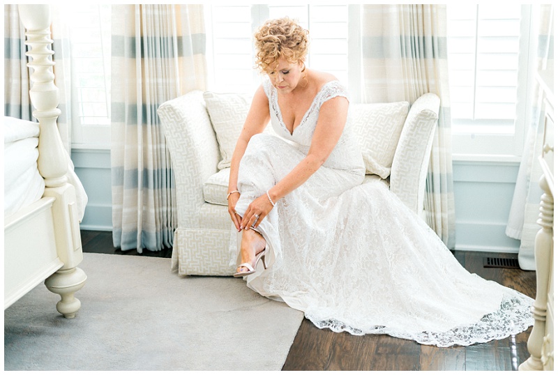 bride getting ready at Fontanel wedding venue Nashville