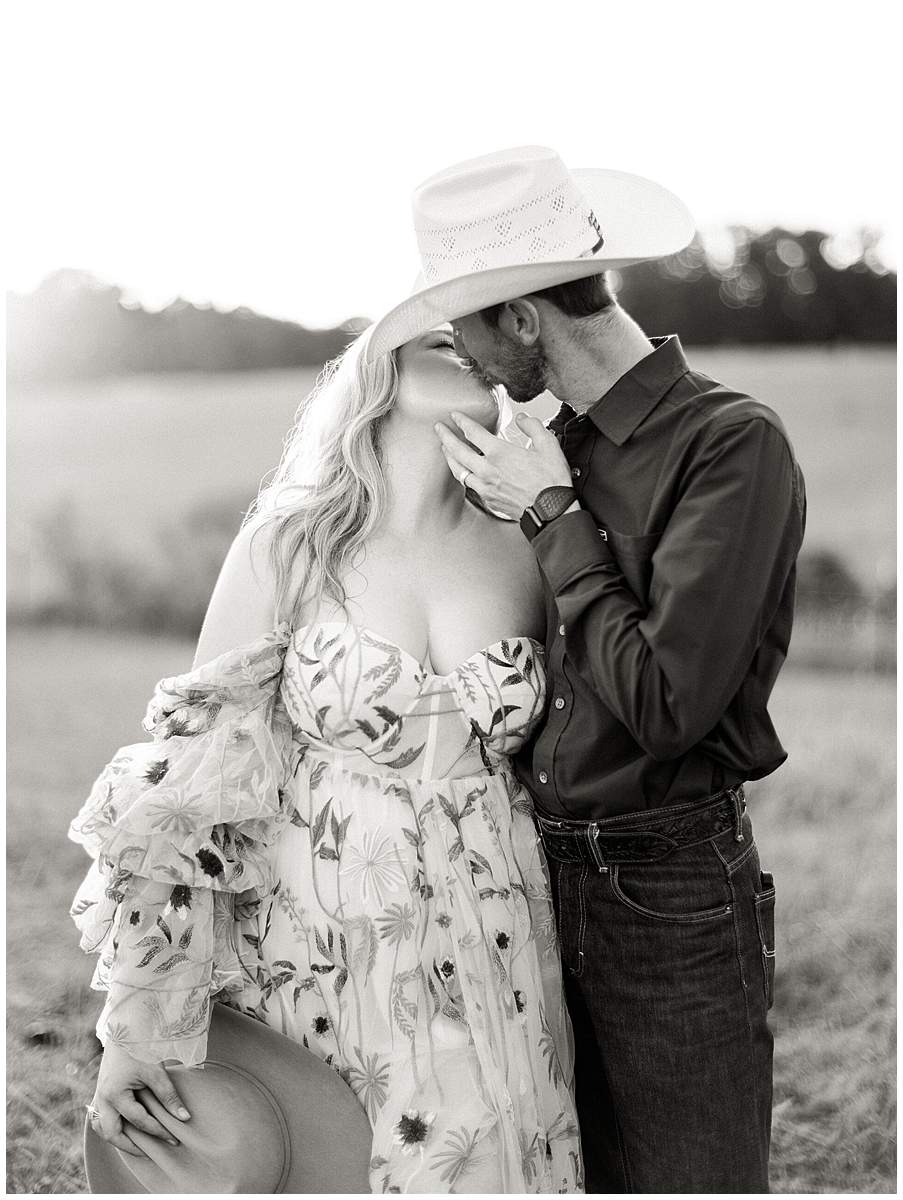 Knoxville TN farm engagement session with horse