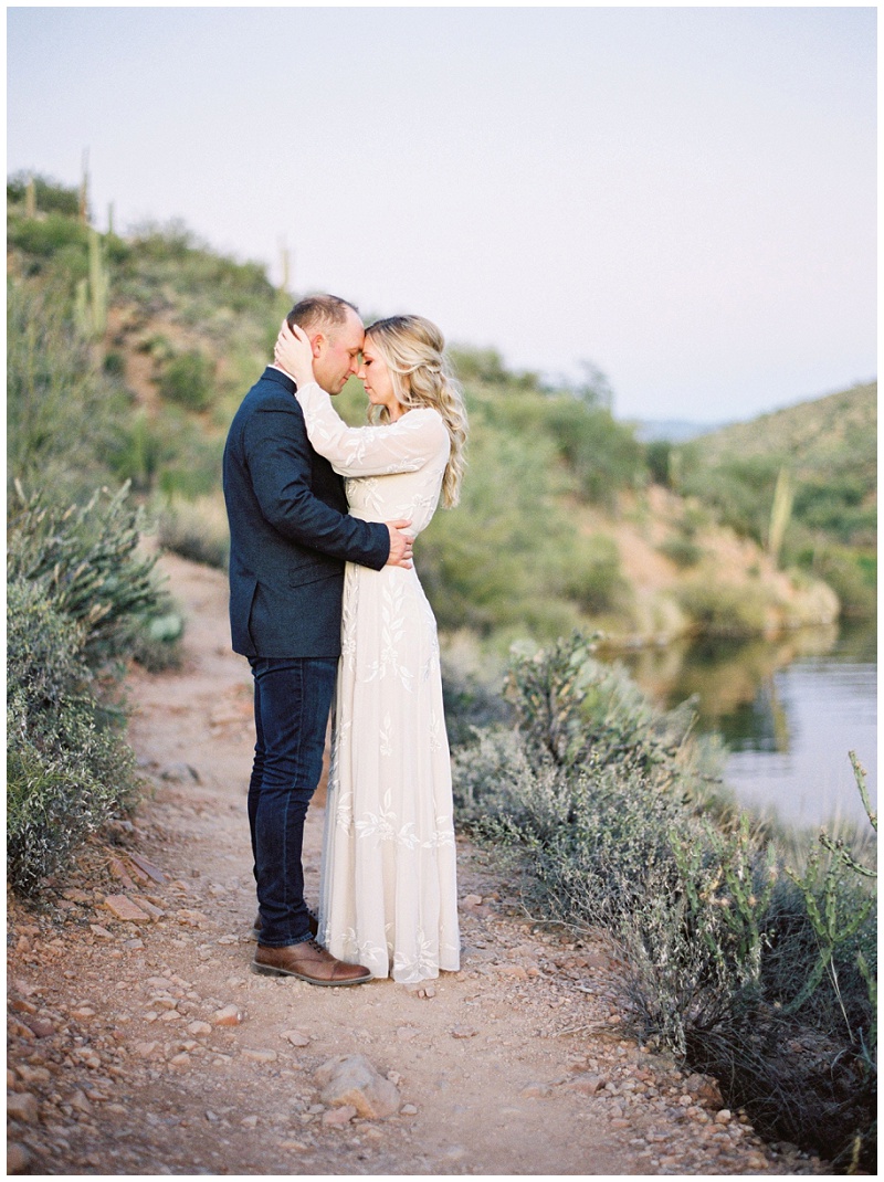 Saguaro Lake Arizona engagement photos with mountains