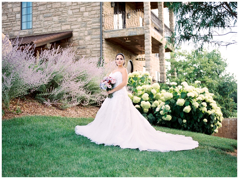chateau selah tn bridal portraits soft romantic wedding photography