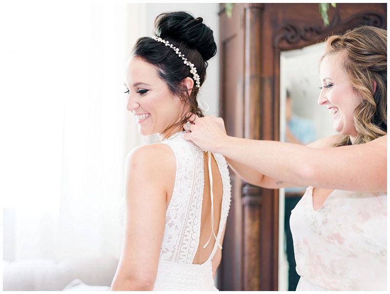 bride getting ready Ramble Creek bridal suite