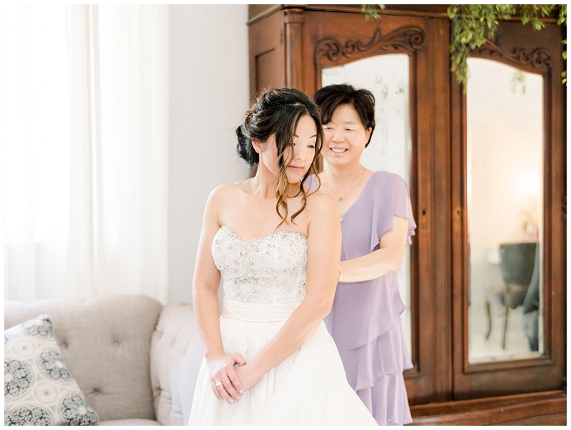 bride getting ready Ramble Creek Events bridal suite