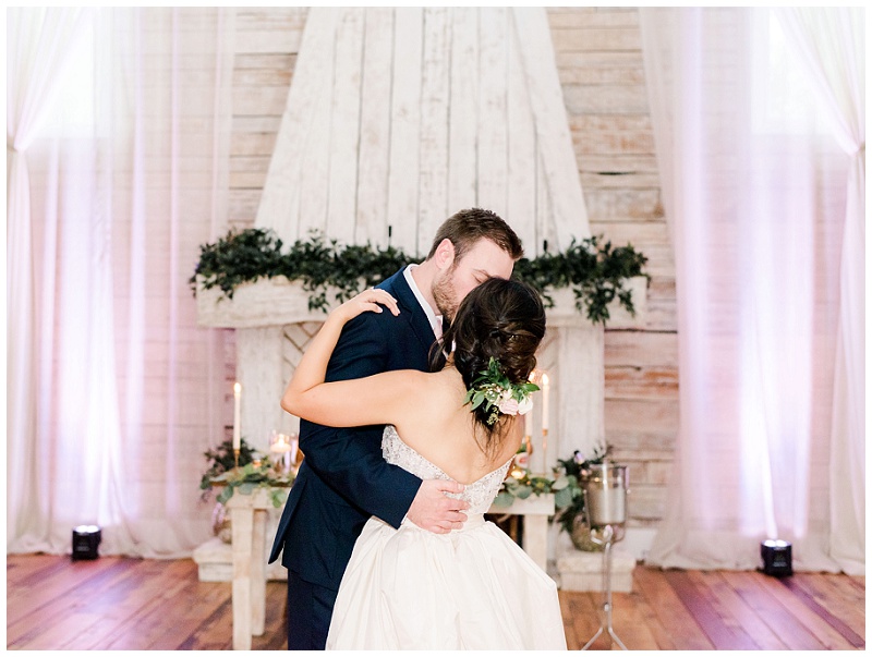 reception first dance couple moment