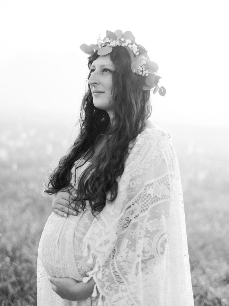 early morning maternity session Knoxville Tennessee field portrait early morning maternity session Knoxville Tennessee field portrait