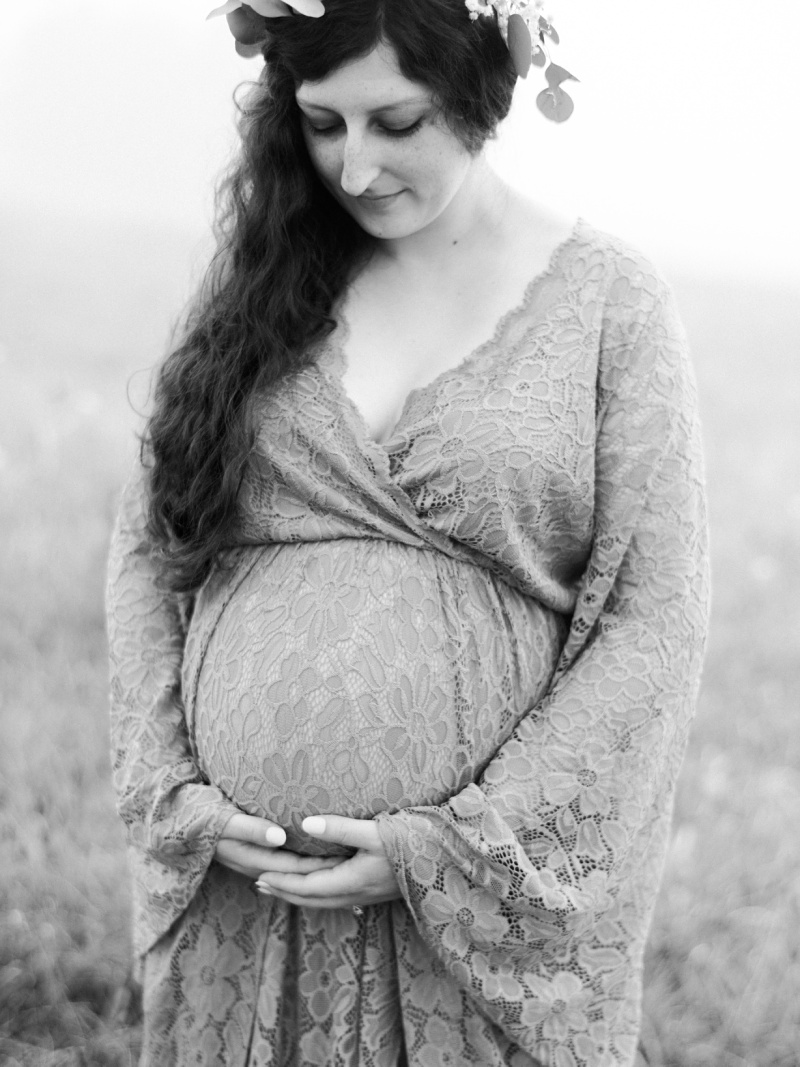 Knoxville maternity photographer natural light field session Knoxville maternity photographer natural light field session