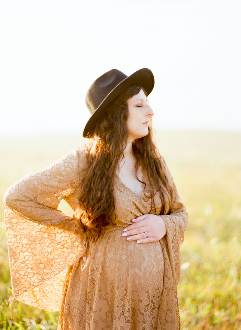 glowing maternity portrait early morning East Tennessee glowing maternity portrait early morning East Tennessee