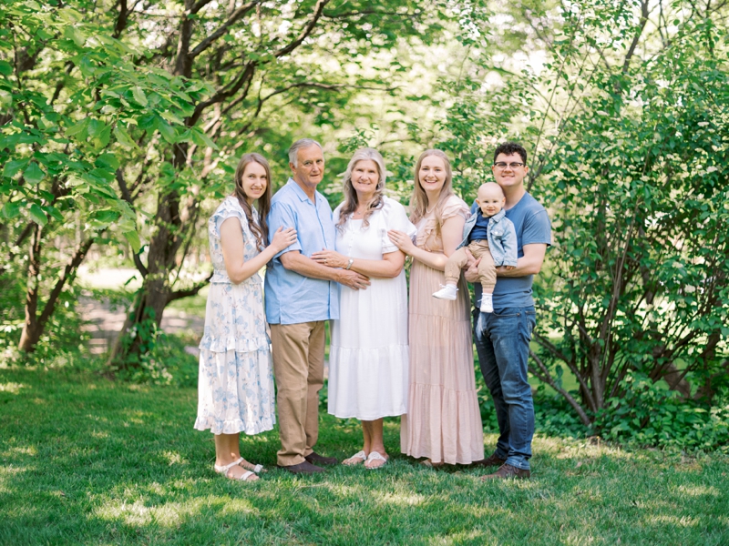 East TN family photographer outfit guide for large family photos