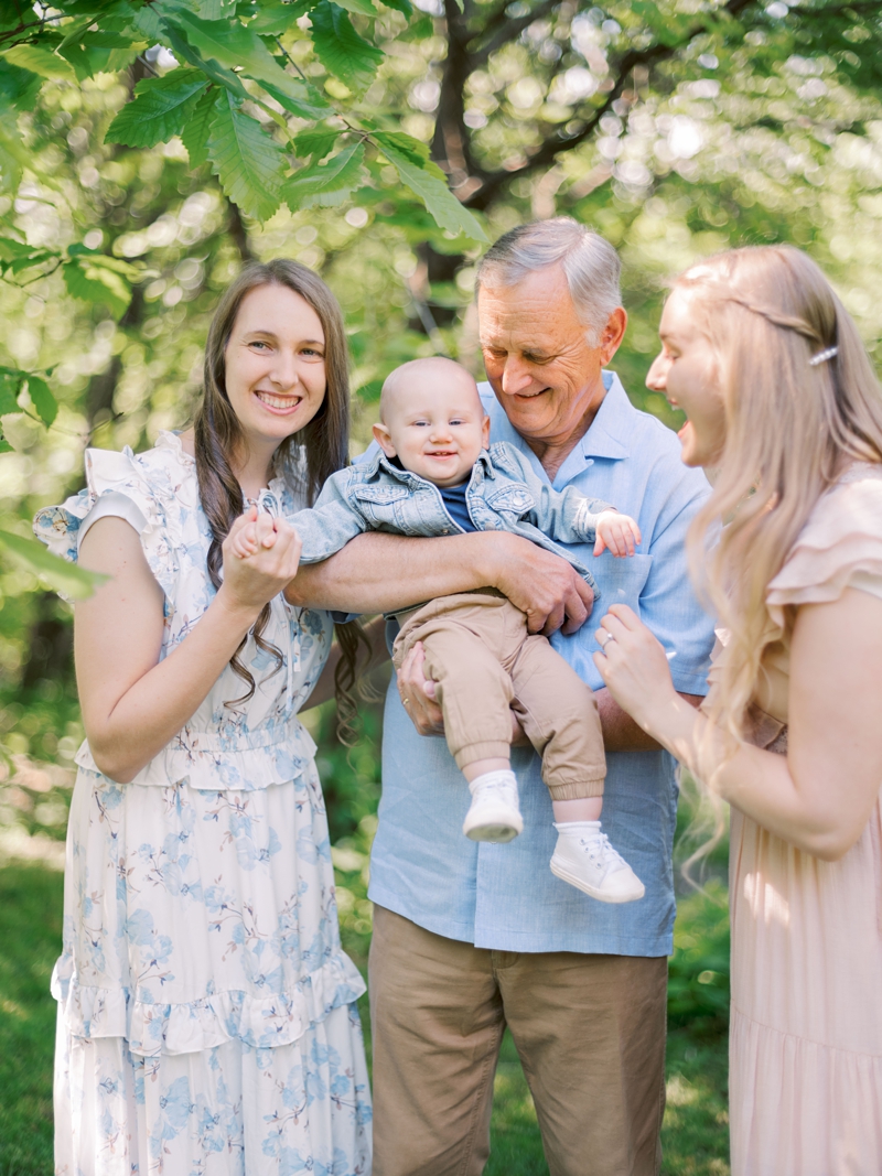 Bristol TN family photographer styling tips for large groups