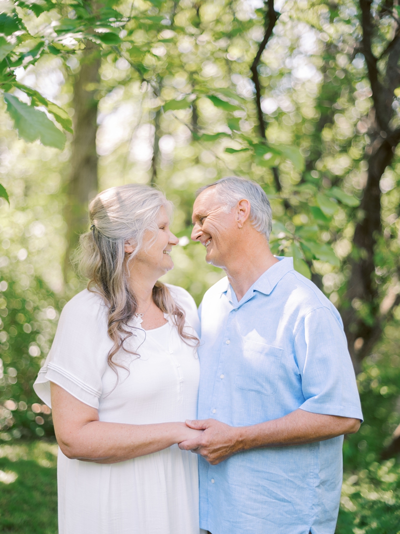 large family photo session styling tips Bristol TN photographer