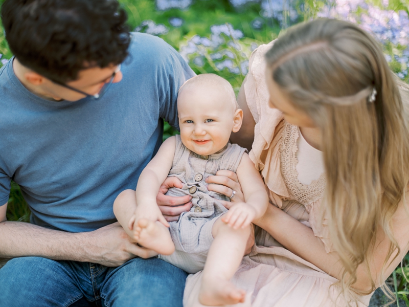 timeless family photo outfit guide Tri-Cities TN photographer