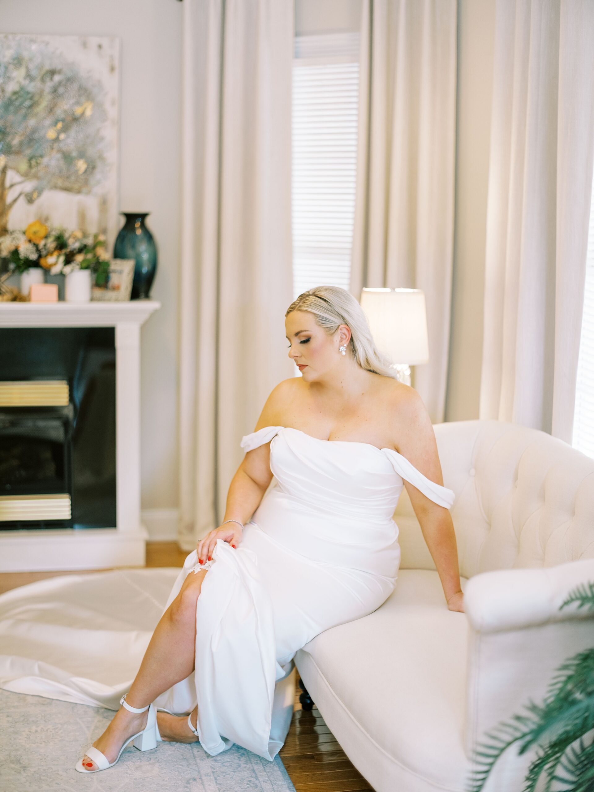 East Tennessee bride getting ready natural light bedroom