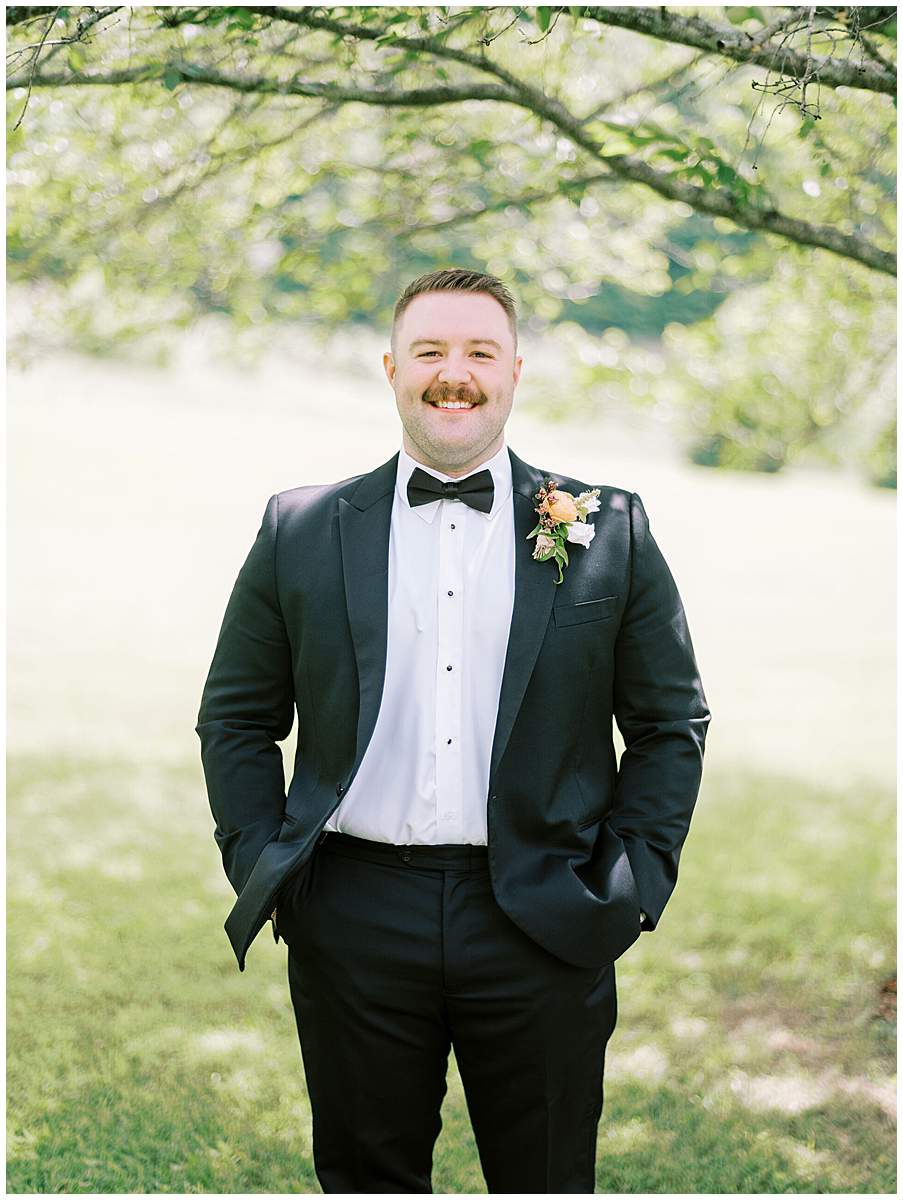 East Tennessee groom backyard wedding photography