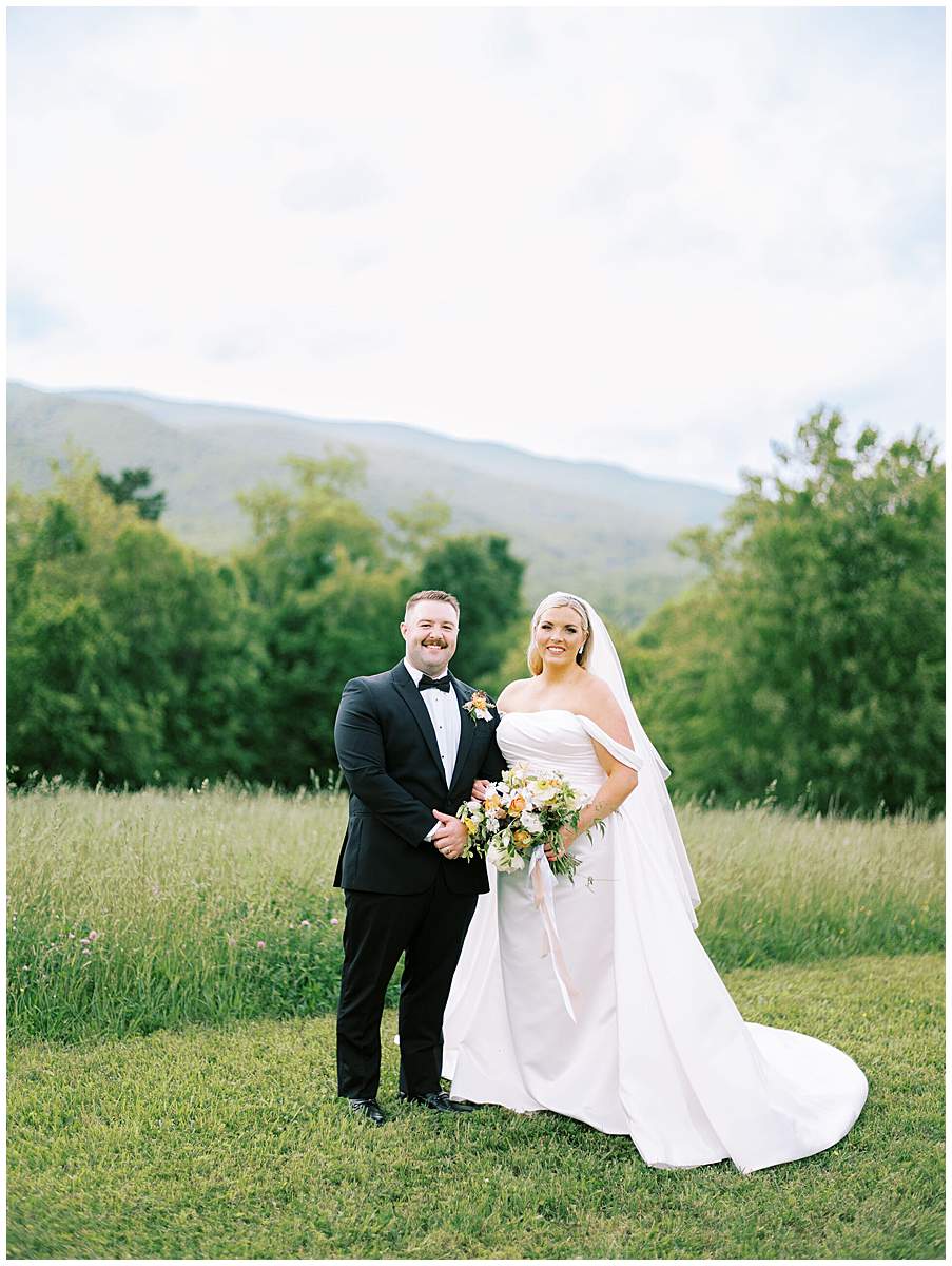 Elizabethton TN bride and groom backyard wedding portraits