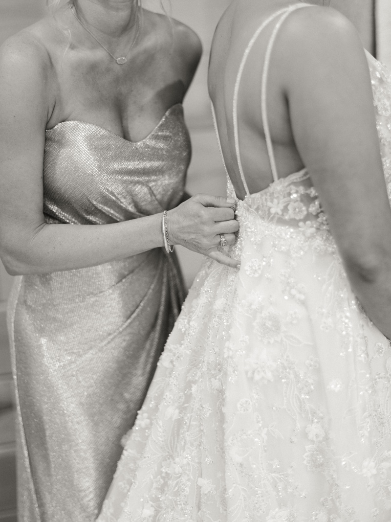 Wedding morning moments at East Tennessee wedding venue