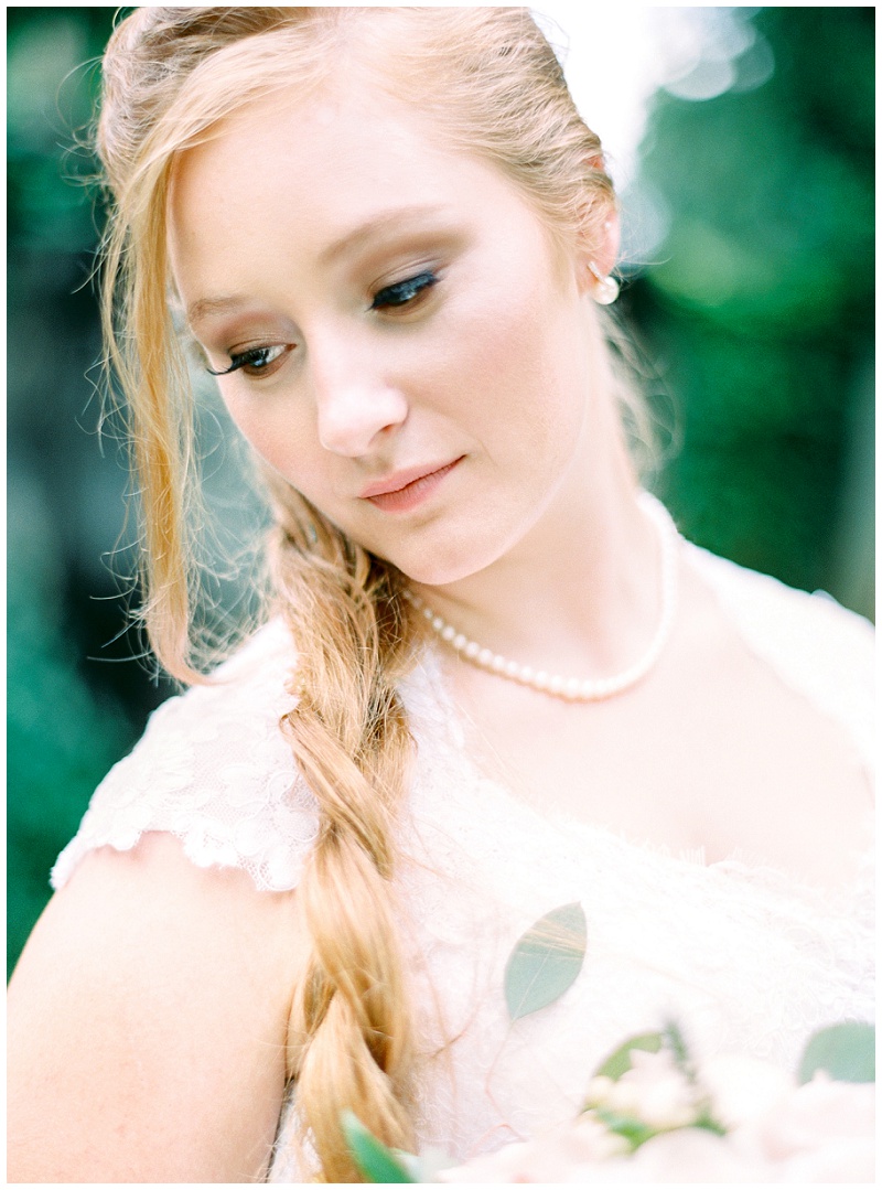Bride with bouquet at Knoxville TN wedding