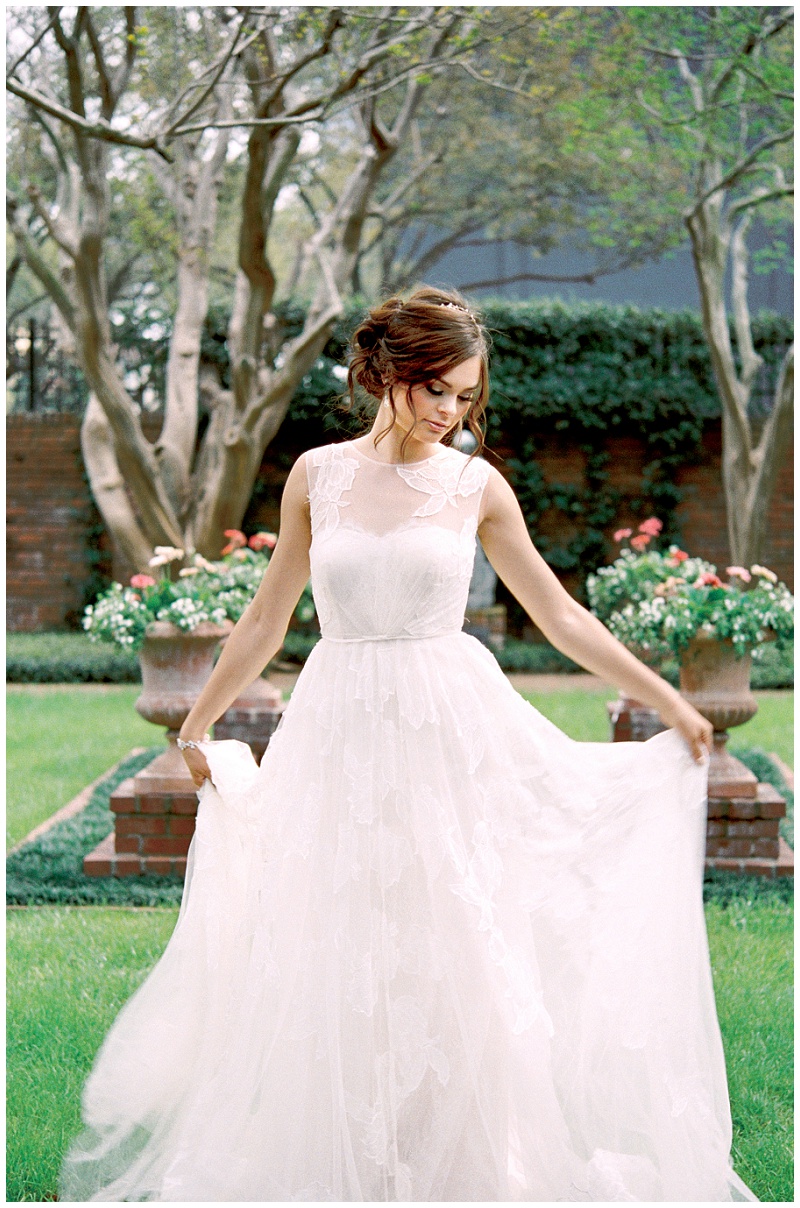 Bridal portrait at River Oaks Garden Club