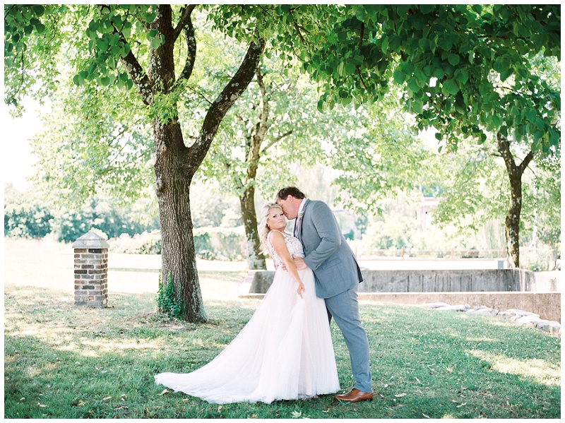 elegant bride and groom photography Tennessee